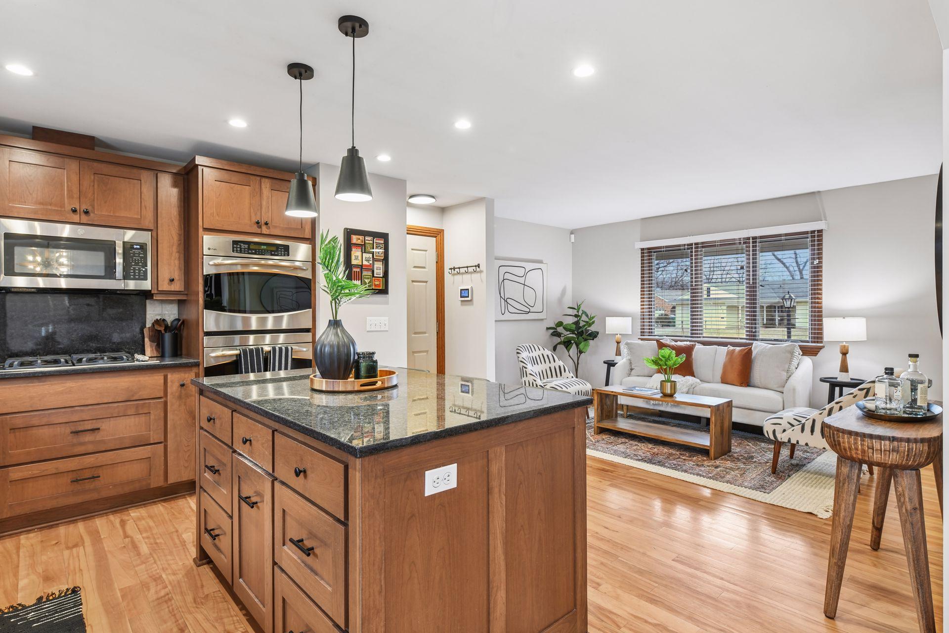 2810 Aquila Avenue S