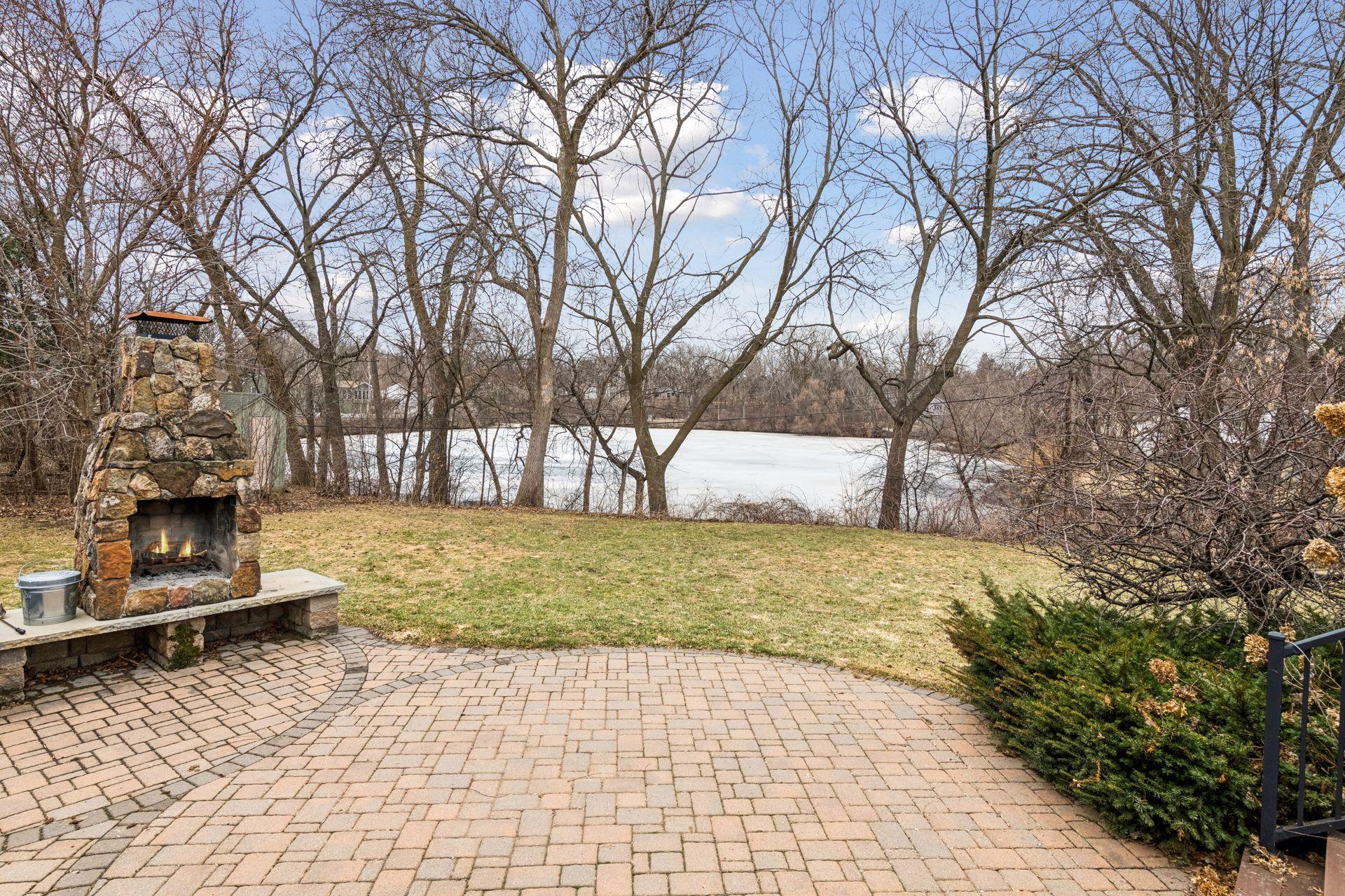 2810 Aquila Avenue S