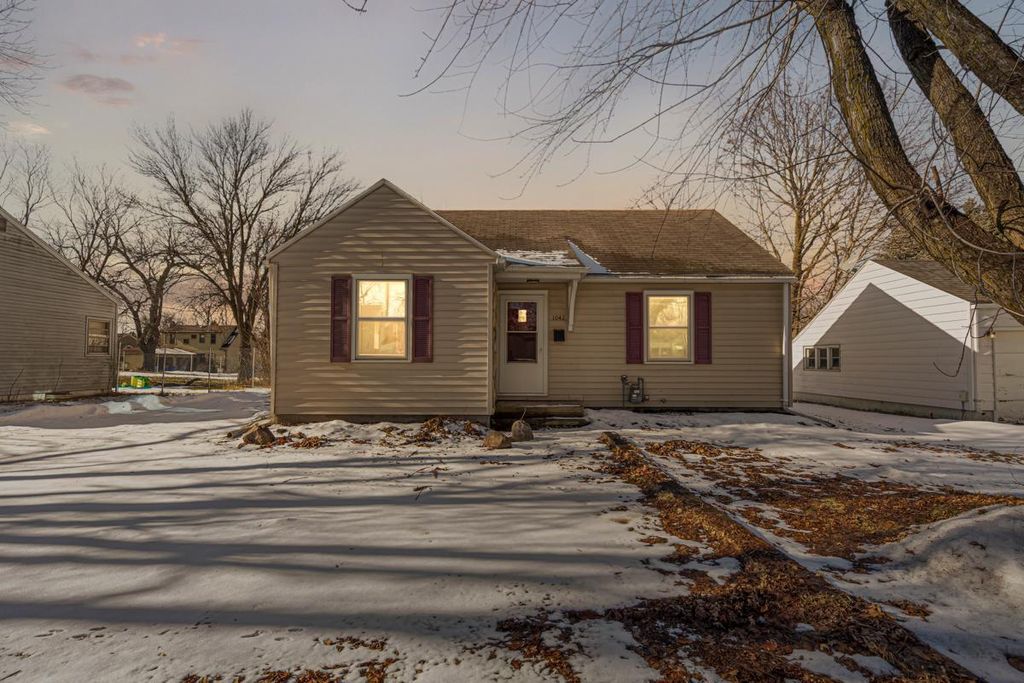 Photo of 1042 S Oak Avenue, Owatonna, MN 55060 (MLS # 7008610)