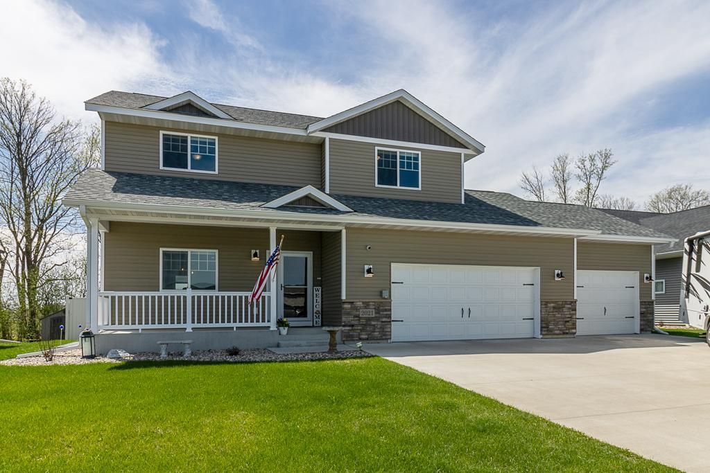Photo of 2021 Bluestem Drive, Mankato, MN 56001 (MLS # 7064200)