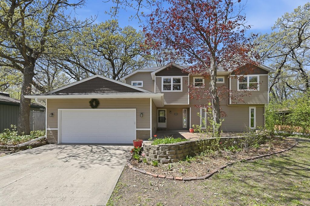 Photo of 71 B Street, Saint Paul, MN 55106 (MLS # 7072145)