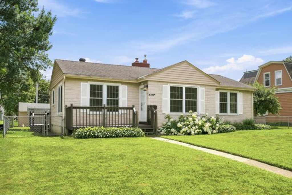 Photo of 928 2nd Avenue E, Shakopee, MN 55379 (MLS # 7105100)