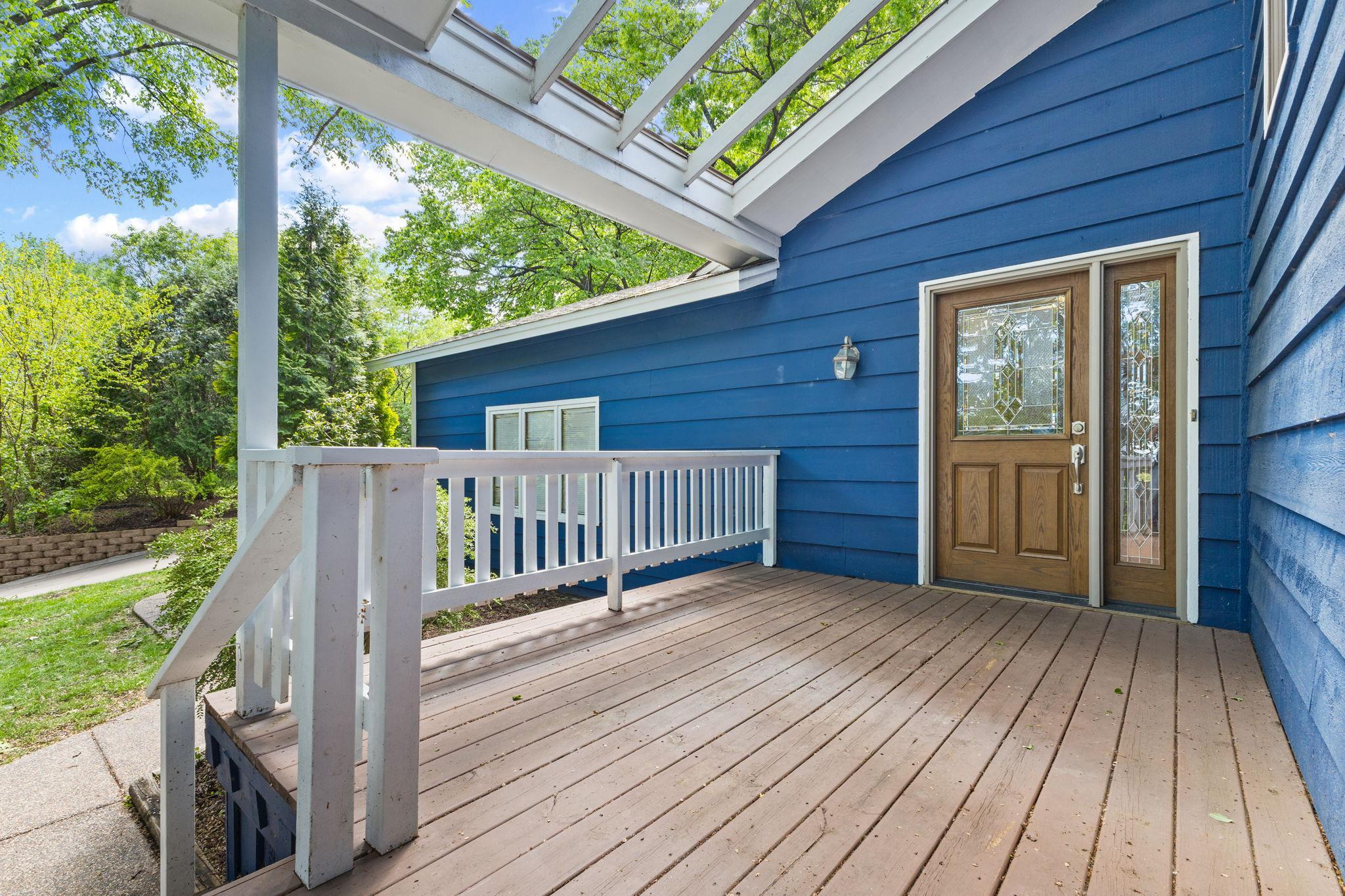 9553 Woodridge Circle
