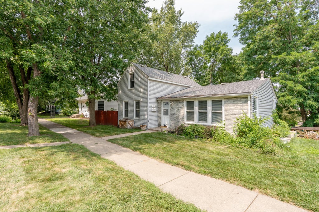 Photo of 411 3rd Avenue W, Shakopee, MN 55379 (MLS # 7146566)