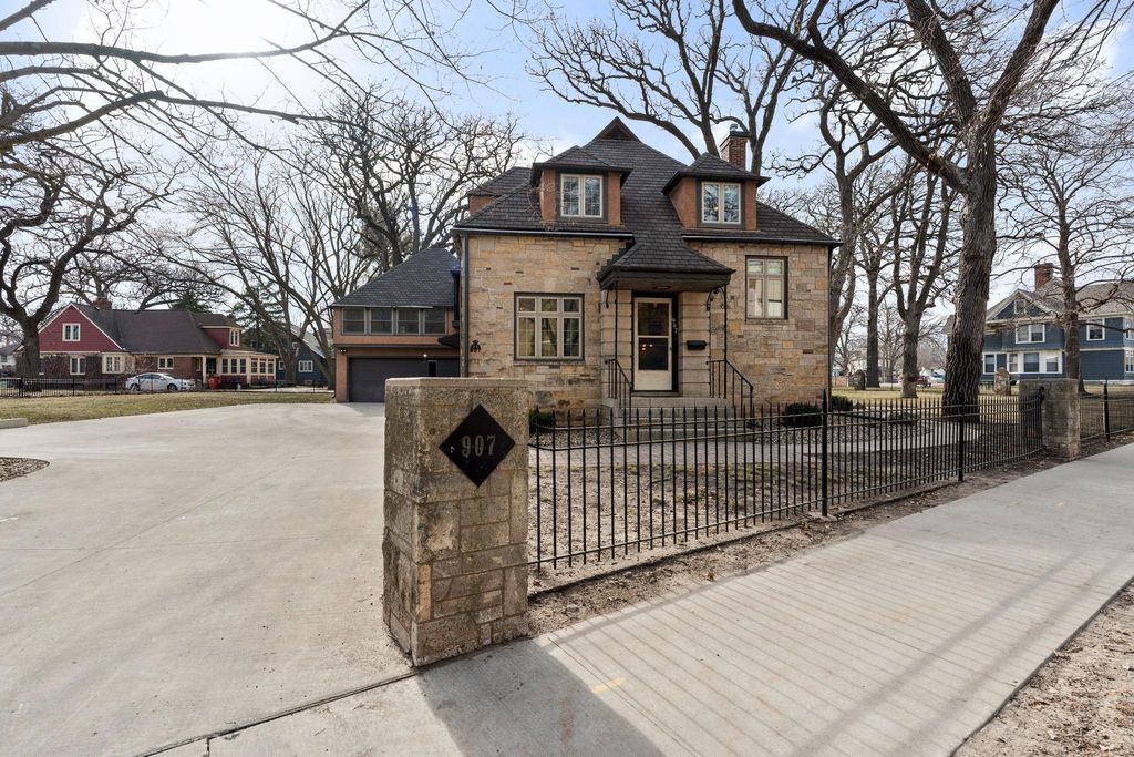 Photo of 907 1st Drive NW, Austin, MN 55912 (MLS # 7042250)