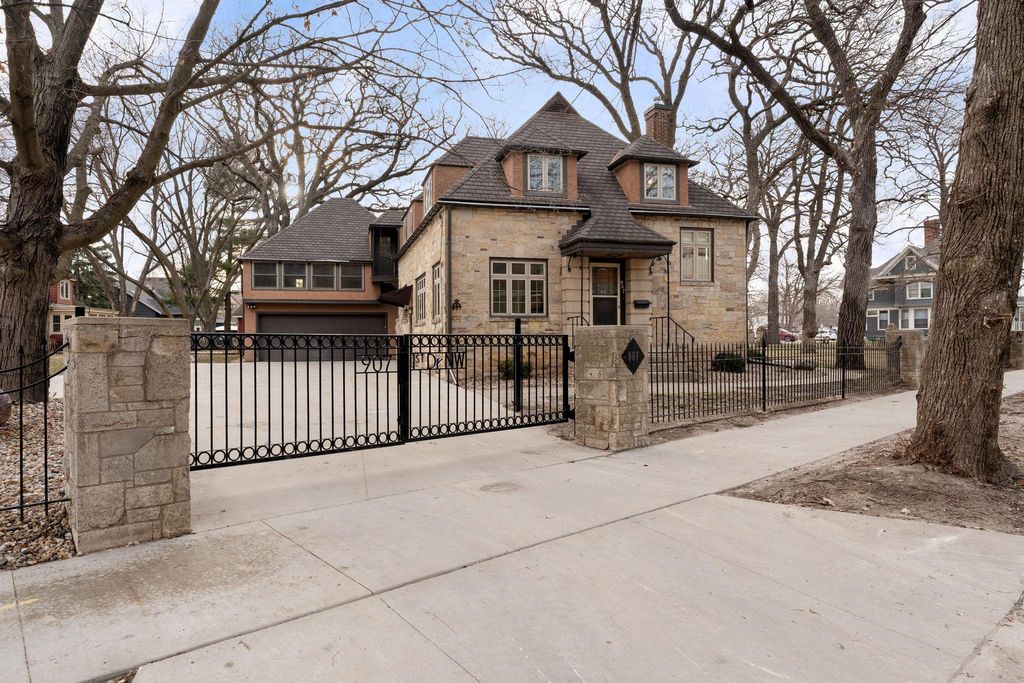 Photo of 907 1st Drive NW, Austin, MN 55912 (MLS # 7042250)