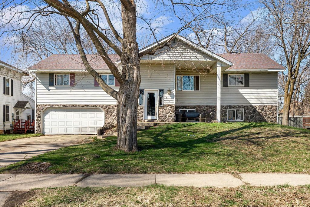 Photo of 114 6th Avenue NW, Waseca, MN 56093 (MLS # 7056427)