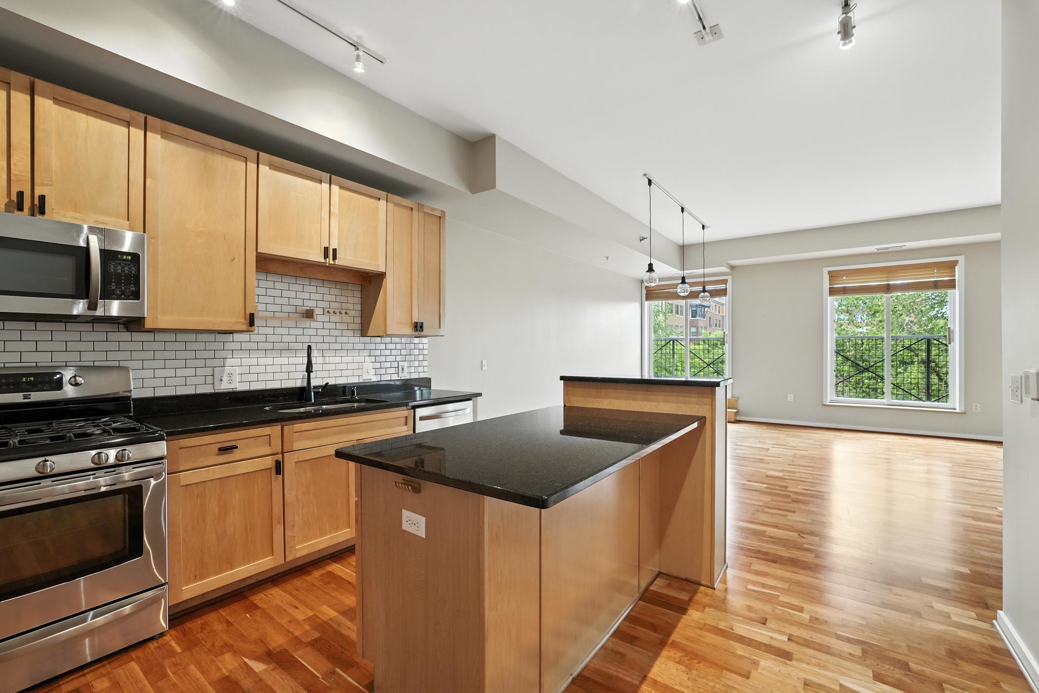 445 Wacouta Street 306