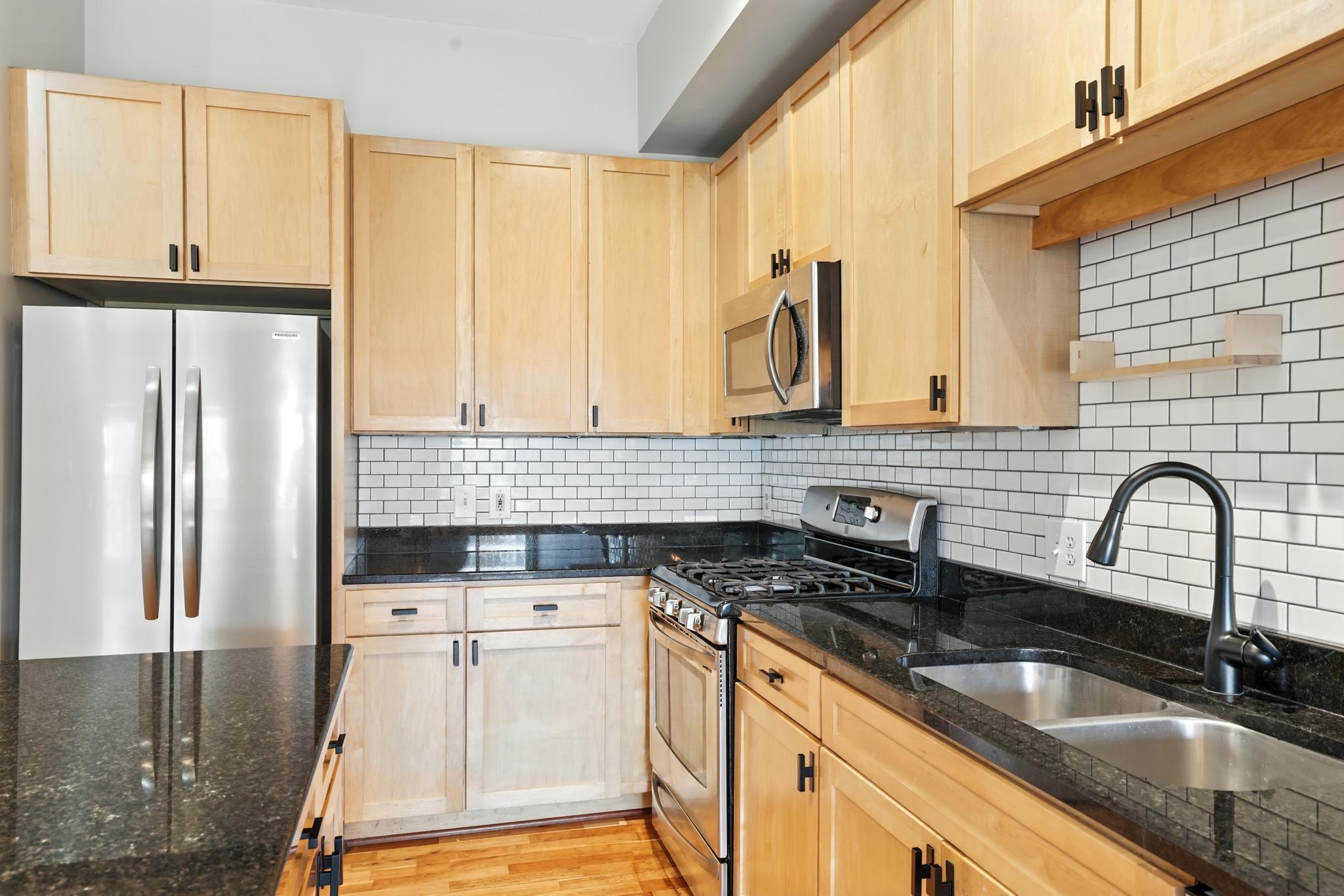 445 Wacouta Street 306