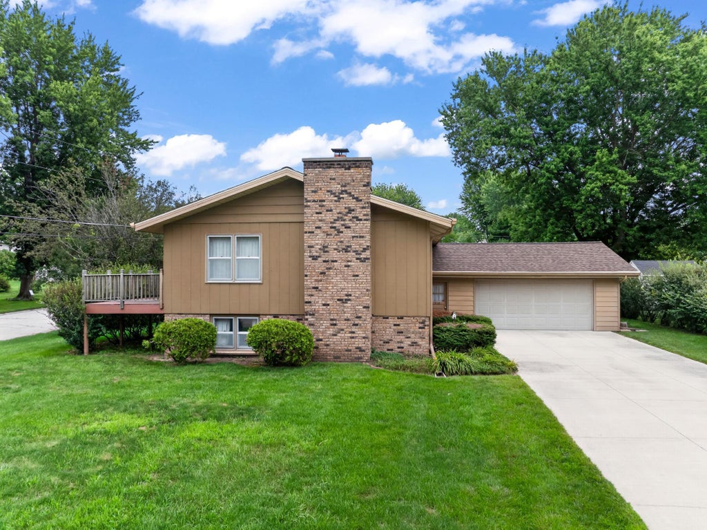 Photo of 816 1st Avenue NW, Byron, MN 55920 (MLS # 7122536)