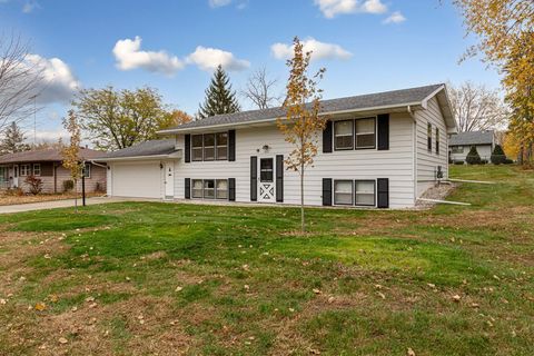 Photo of 821 Valley View Road, Faribault, MN 55021 (MLS # 6814988)