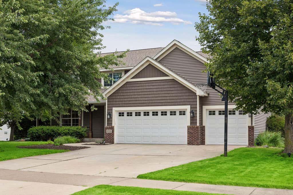 Photo of 9720 Linden Avenue N, Brooklyn Park, MN 55443 (MLS # 7126718)