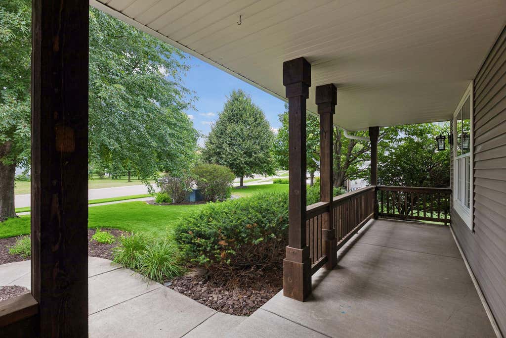 Photo of 9720 Linden Avenue N, Brooklyn Park, MN 55443 (MLS # 7126718)