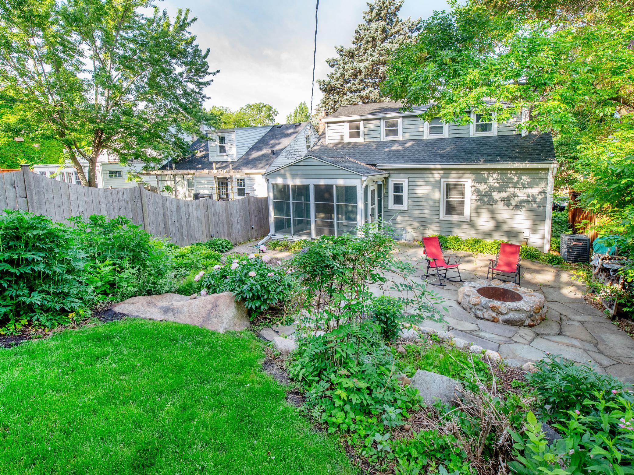 436 Woodlawn Avenue