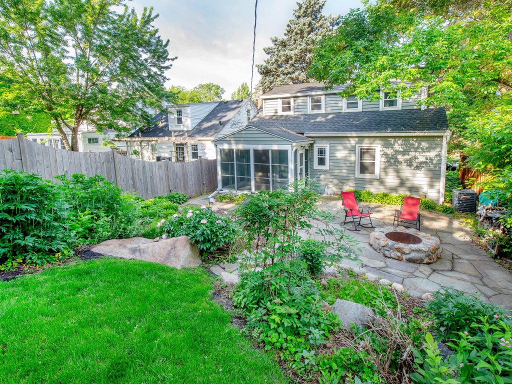 Photo of 436 Woodlawn Avenue, Saint Paul, MN 55105 (MLS # 7081246)
