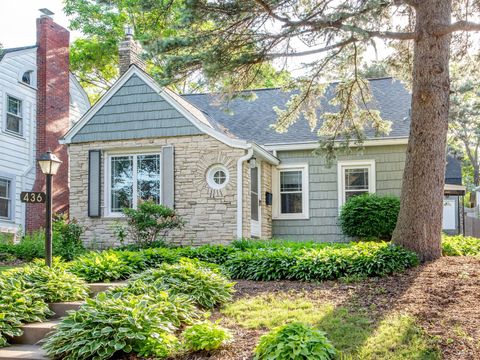 Photo of 436 Woodlawn Avenue, Saint Paul, MN 55105 (MLS # 7081246)