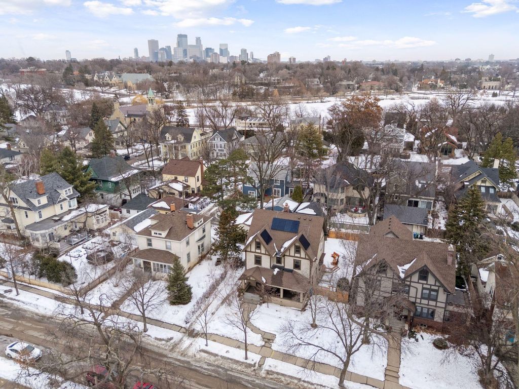 Photo of 2119 Oliver Avenue S, Minneapolis, MN 55405 (MLS # 6821341)