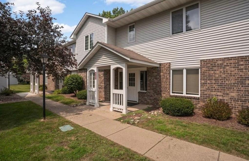 Photo of 3575 Blue Jay Way #202, Eagan, MN 55123 (MLS # 7161334)