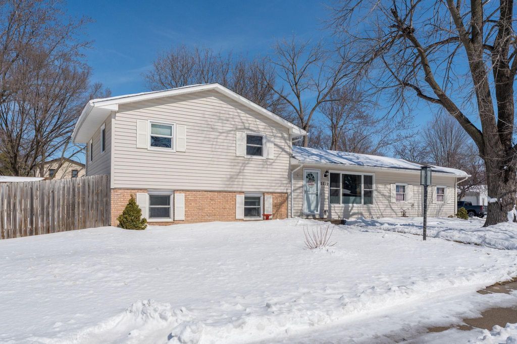 Photo of 2712 E Main Street, Mankato, MN 56001 (MLS # 7039417)