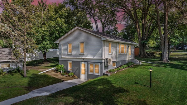 595 KIMBALL ST NE, MINNEAPOLIS, MN 55432 - Image 5652cfc7e1e6152c09aef0b54b22be33/459999408