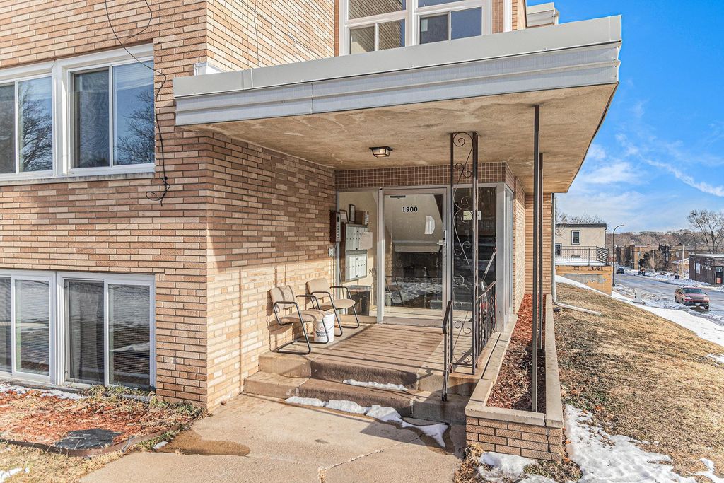 Photo of 1900 Vincent Avenue N, Minneapolis, MN 55411 (MLS # 6813799)