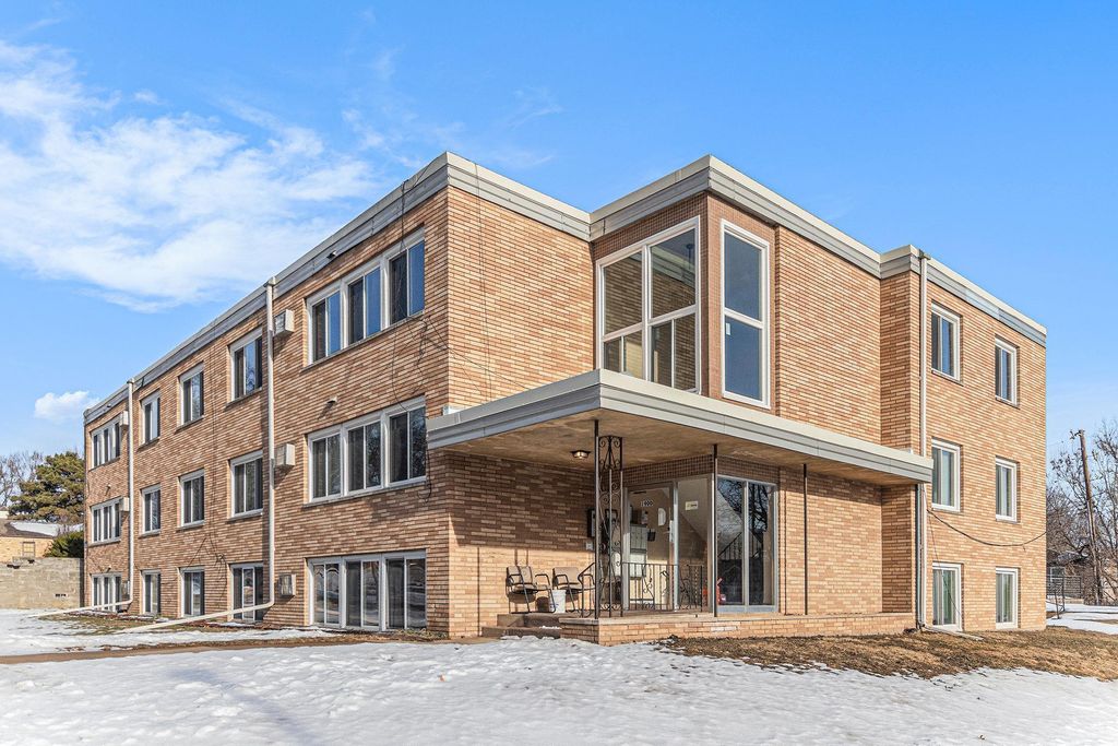 Photo of 1900 Vincent Avenue N, Minneapolis, MN 55411 (MLS # 6813799)