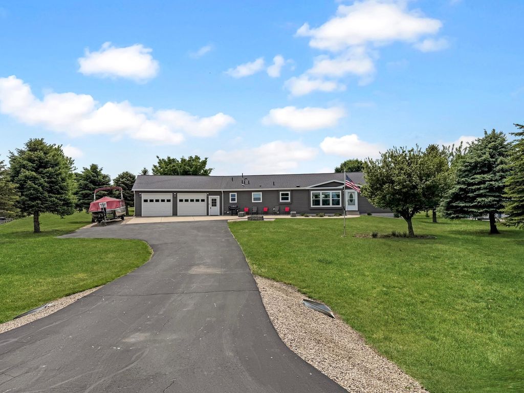 Photo of 25 Lake Shetek Drive, Slayton, MN 56172 (MLS # 7079620)