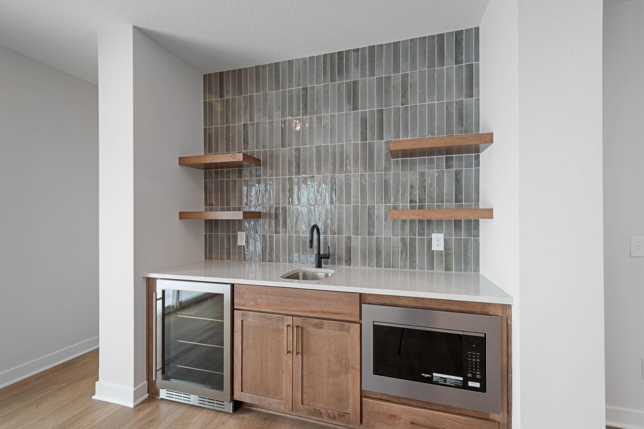 10184 Queensland Lane N