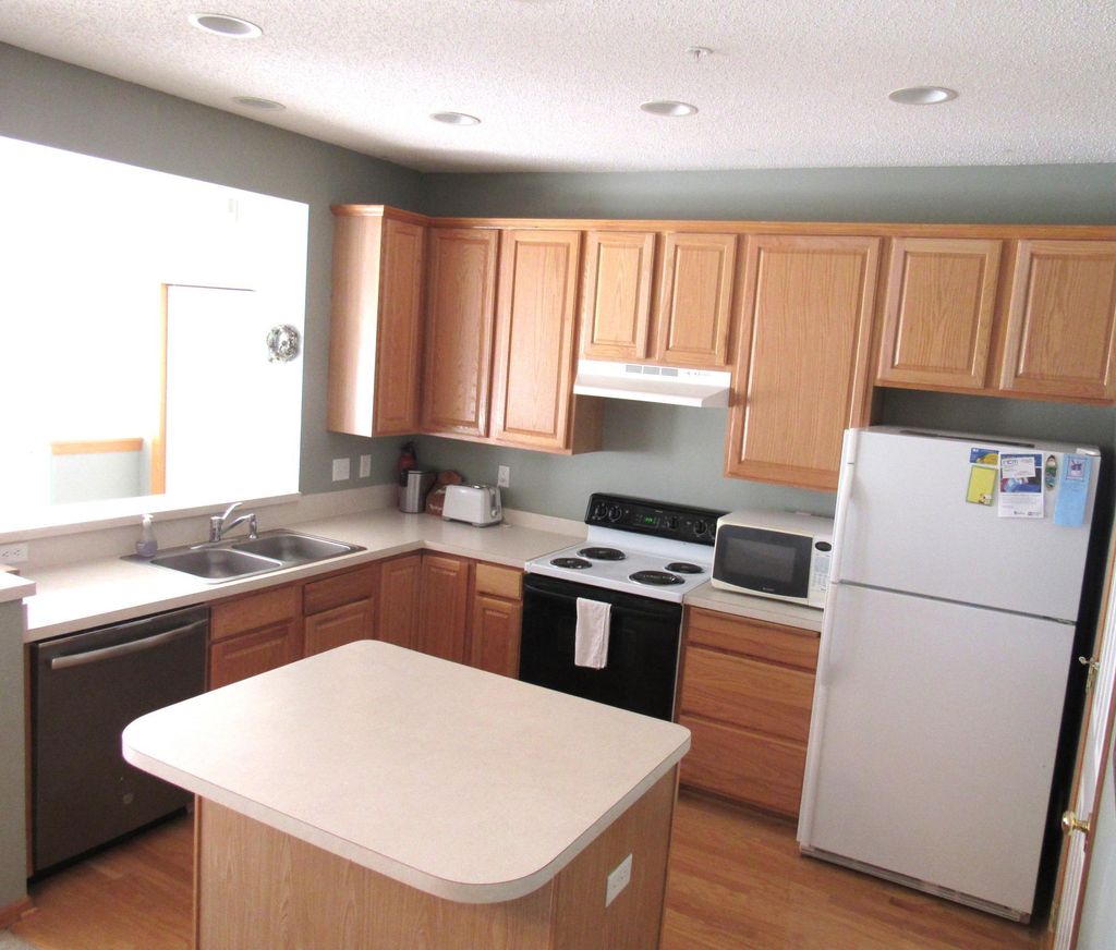 Photo of 13841 54th Avenue N, Plymouth, MN 55446 (MLS # 7013001)