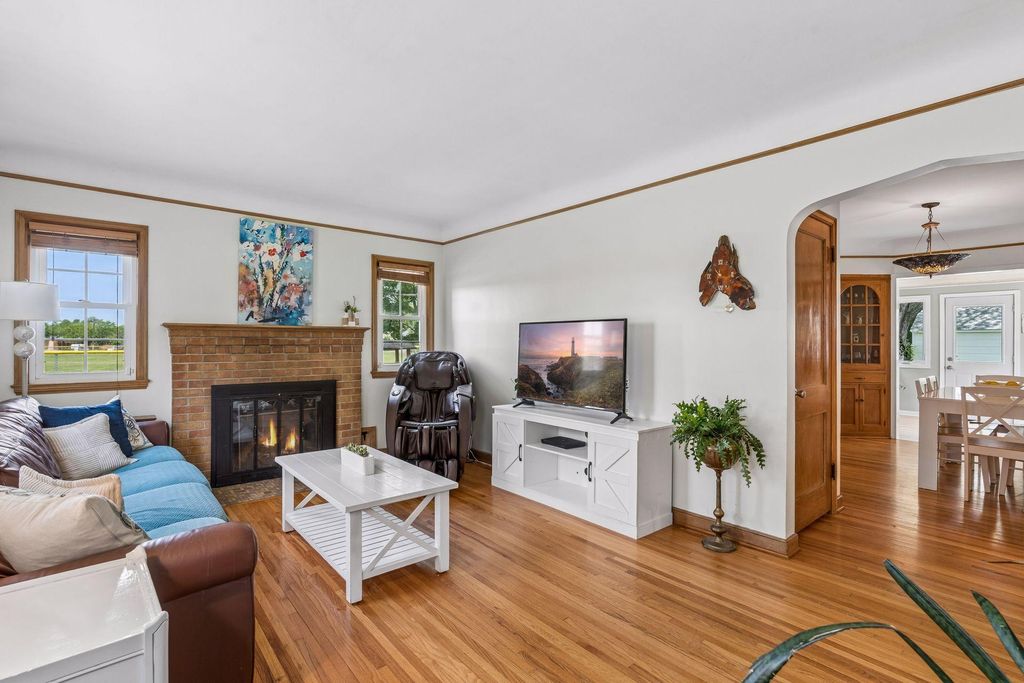 Photo of 3301 Brownlow Avenue, Saint Louis Park, MN 55426 (MLS # 7083027)