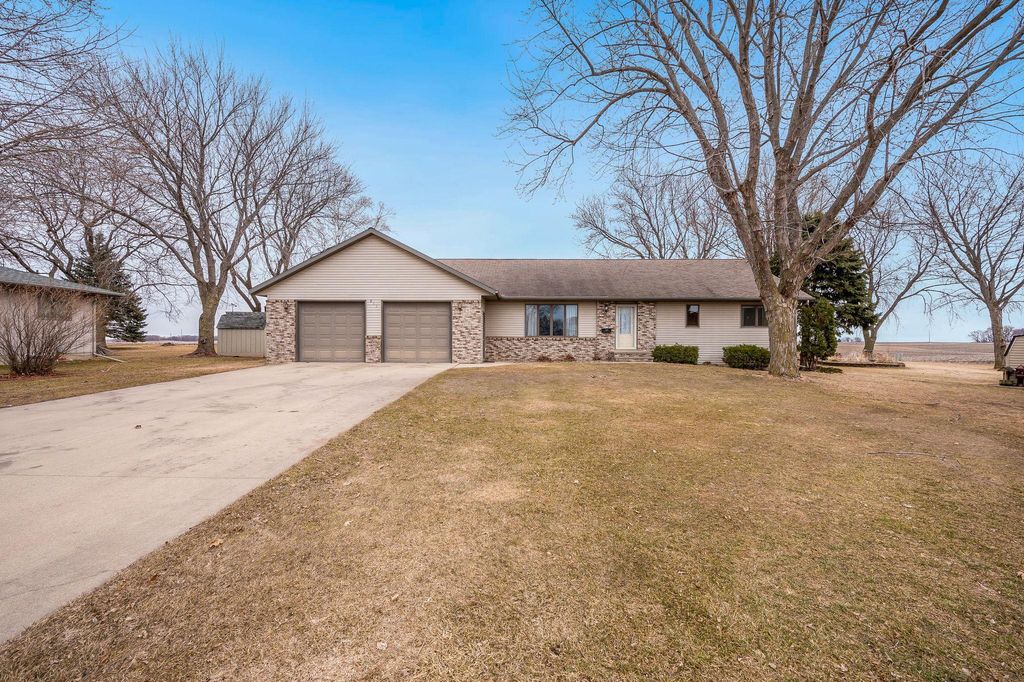 Photo of 811 Burton Lane, Fairmont, MN 56031 (MLS # 7023142)