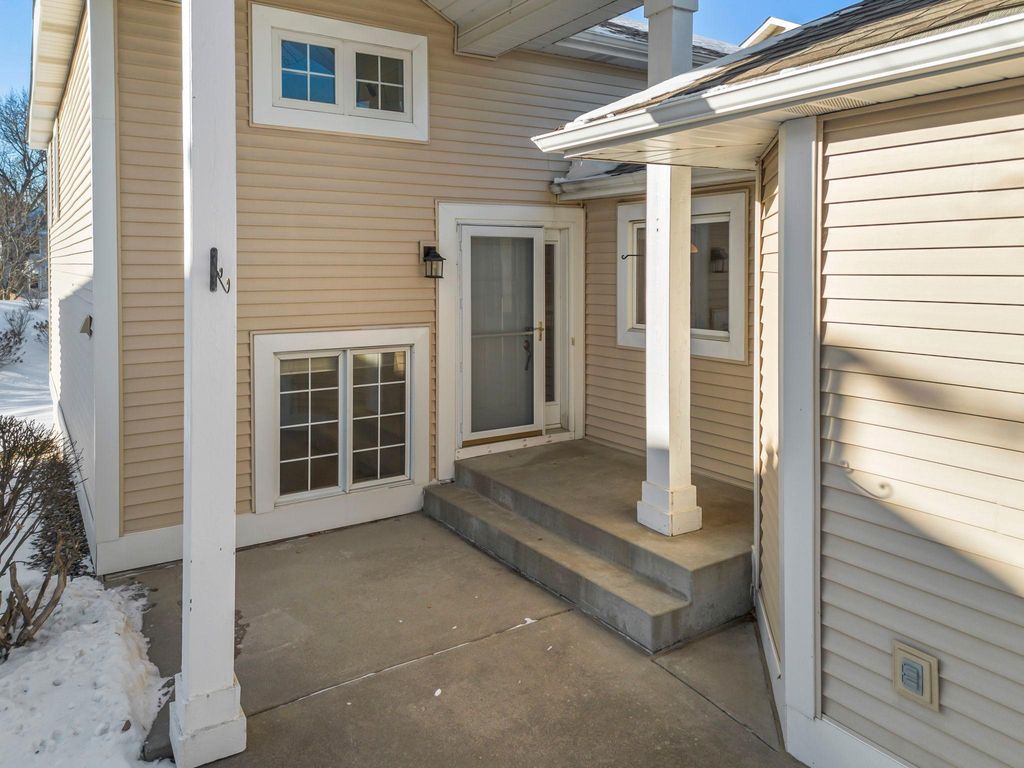 Photo of 824 Winterberry Drive, Woodbury, MN 55125 (MLS # 6822765)