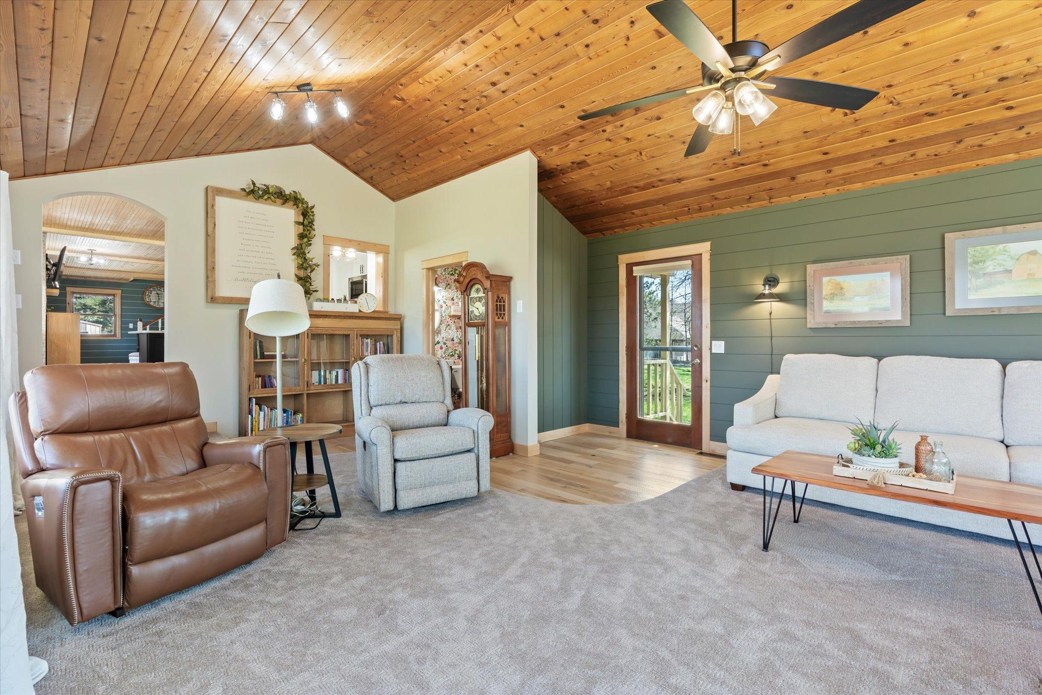 2163 White Pine Point Road SW