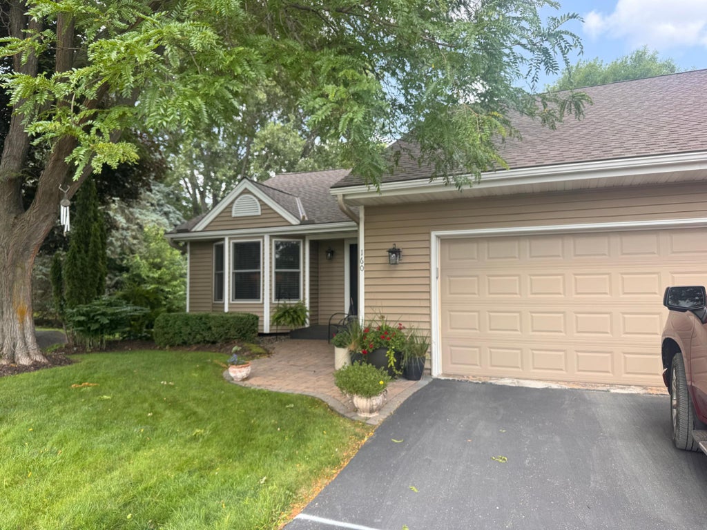 Photo of 160 Bluff Ridge Court, Chanhassen, MN 55317 (MLS # 7120445)