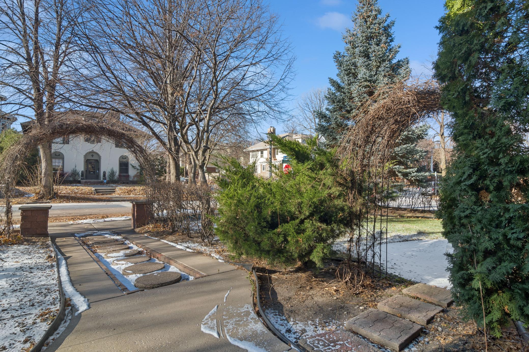 1121 Douglas Avenue