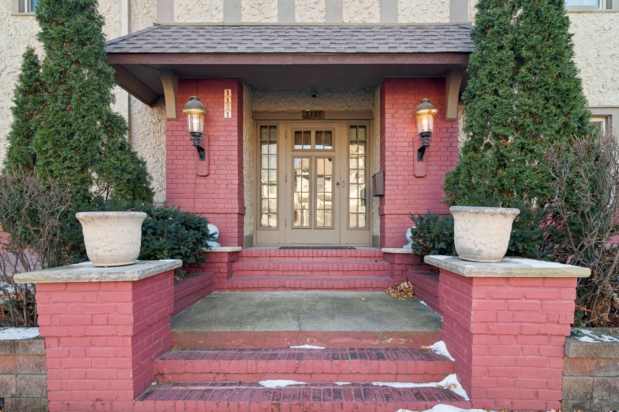 1121 Douglas Avenue