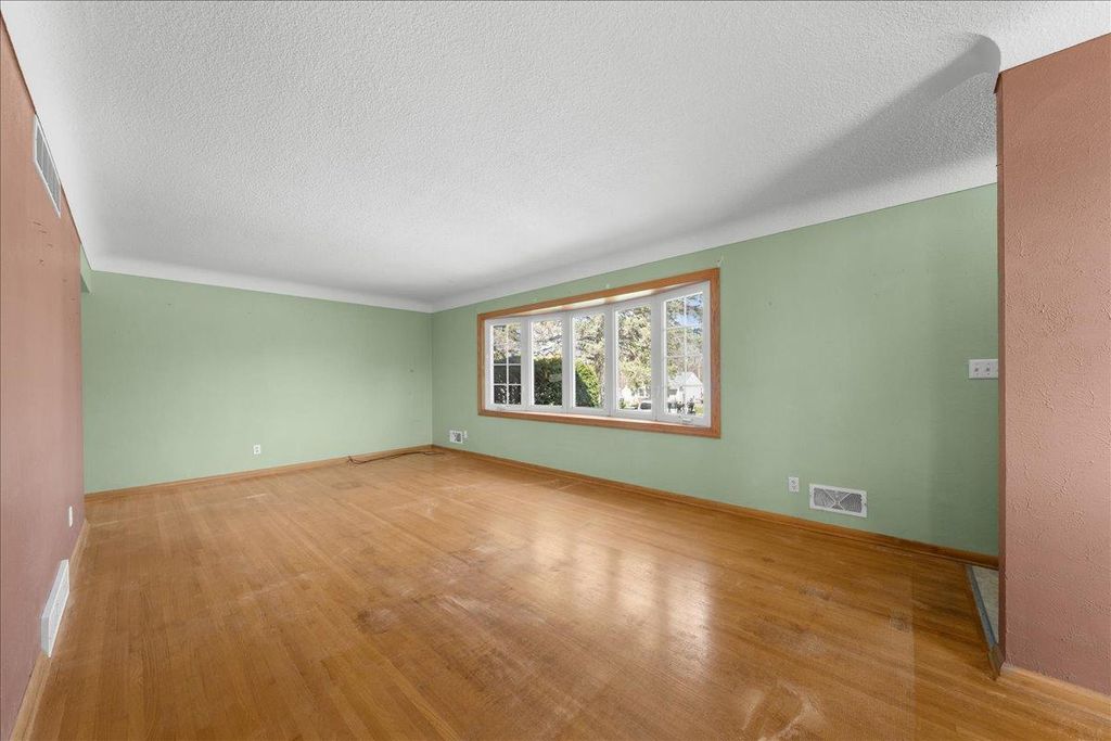 Photo of 2368 Holloway Avenue E, Maplewood, MN 55109 (MLS # 7060850)