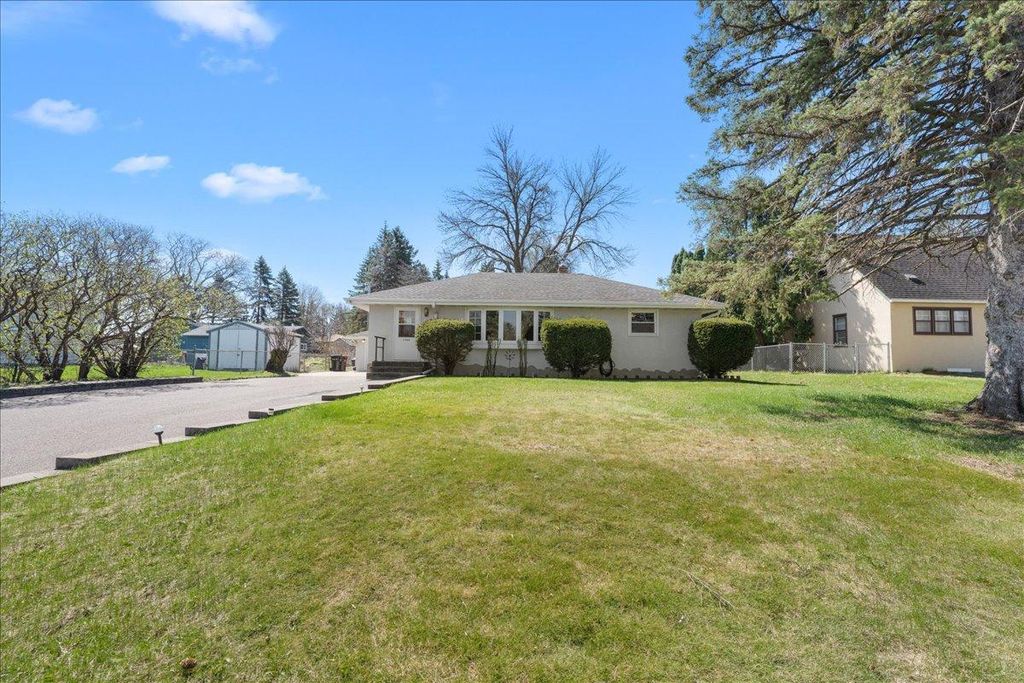 Photo of 2368 Holloway Avenue E, Maplewood, MN 55109 (MLS # 7060850)