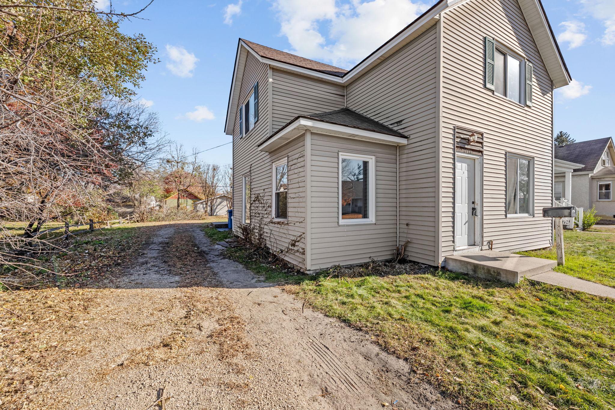 2527 Washington Street NE