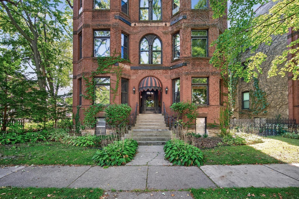 Photo of 434 Laurel Avenue #2E, Saint Paul, MN 55102 (MLS # 7144881)