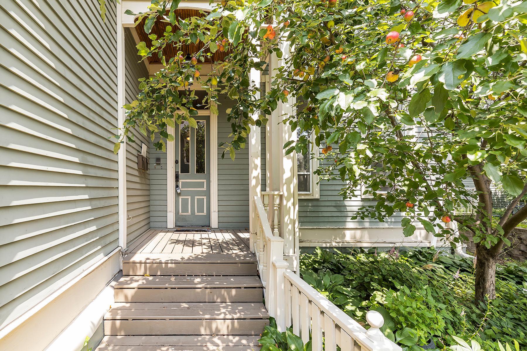 112 Western Avenue N 4