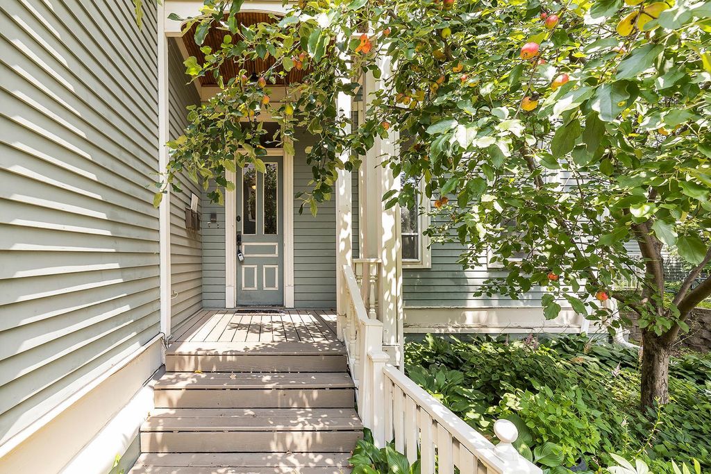 Photo of 112 Western Avenue N #4, Saint Paul, MN 55102 (MLS # 6825997)