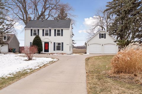 1893 Snelling Avenue N Falcon Heights MN 55113