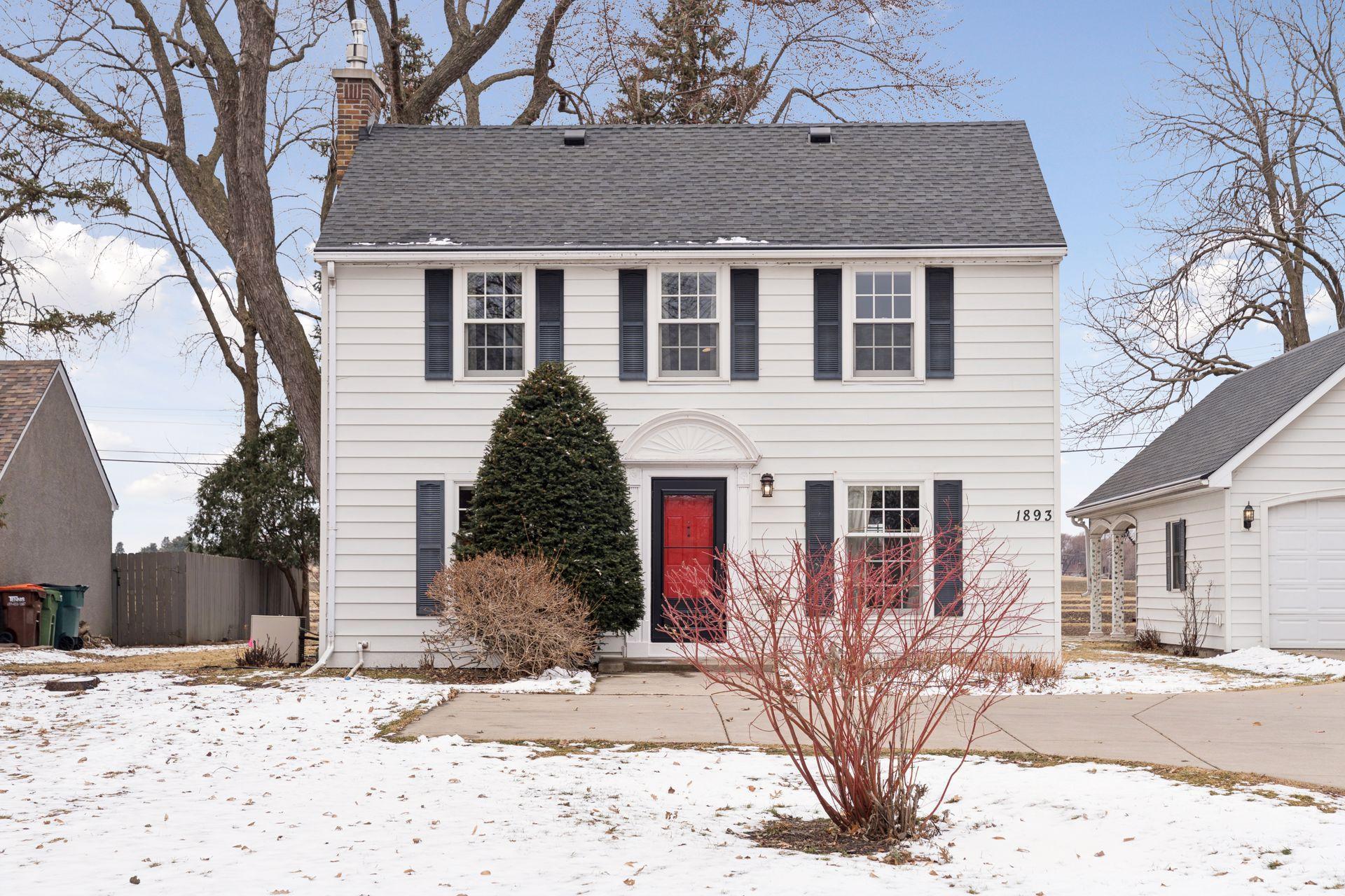 1893 Snelling Avenue N
