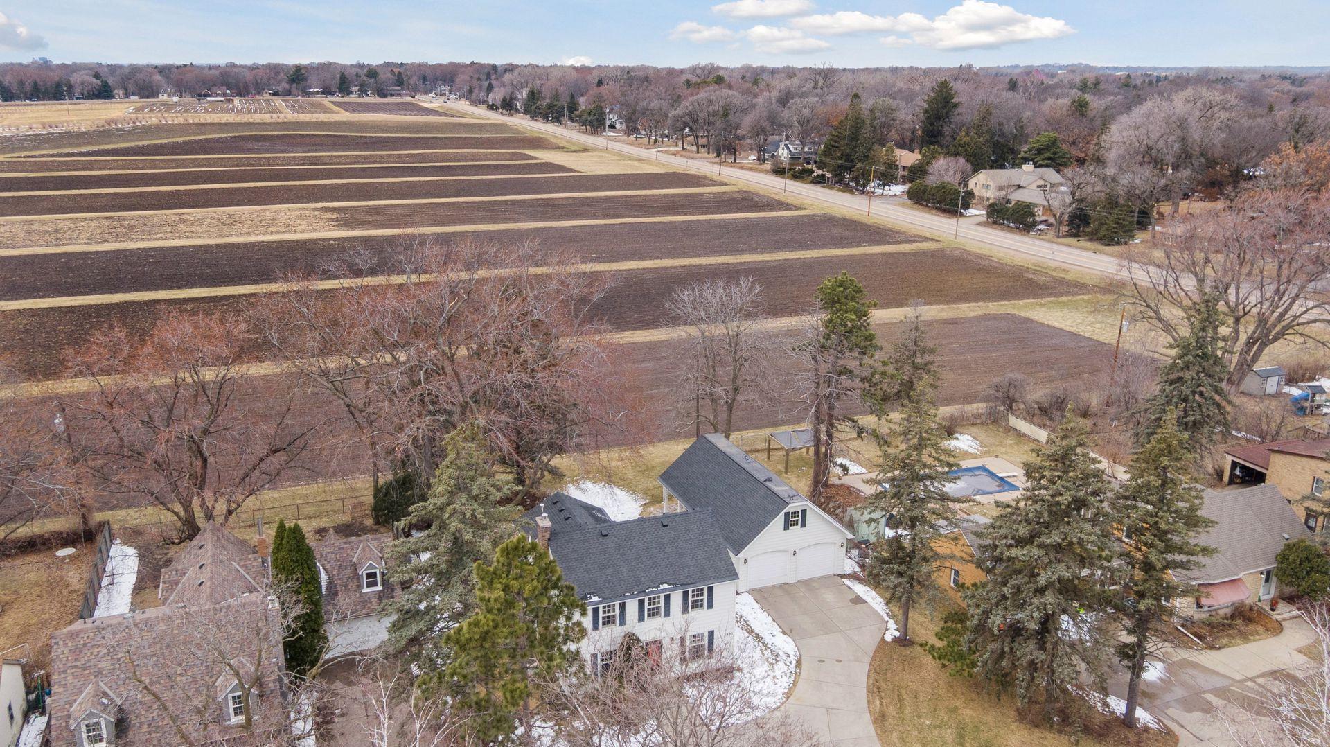 1893 Snelling Avenue N