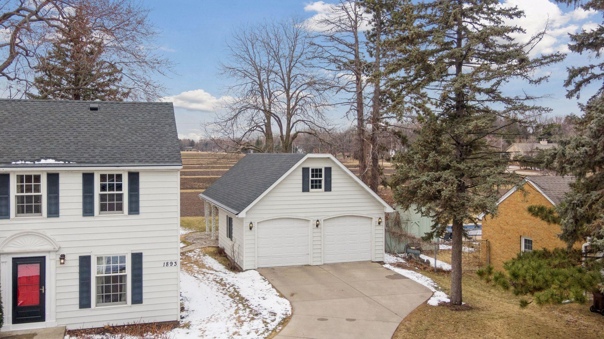 1893 Snelling Avenue N