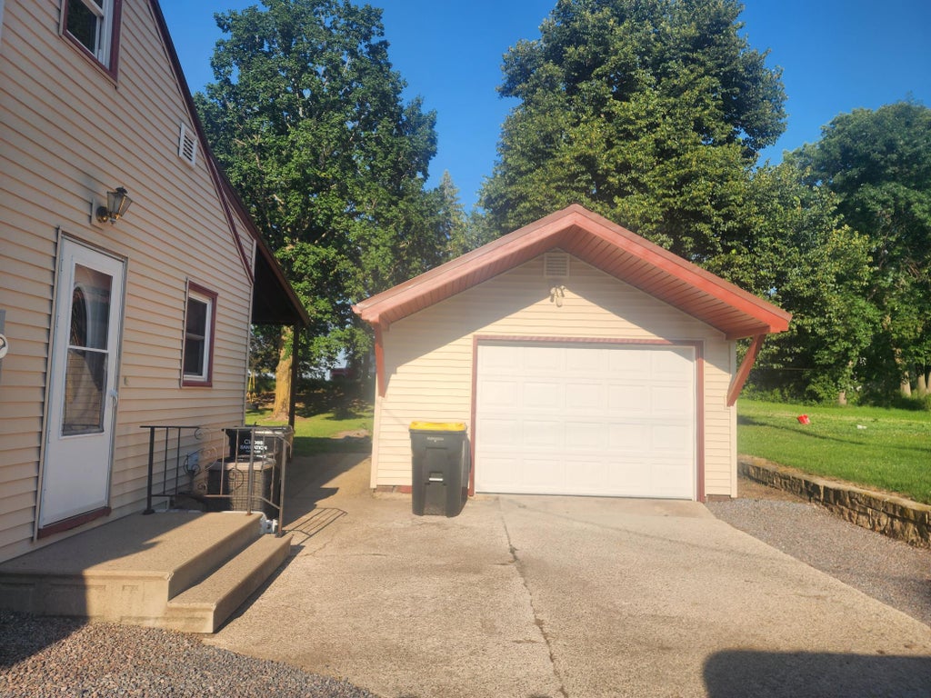 Photo of 231 1st Street N, Franklin, MN 55333 (MLS # 7100741)