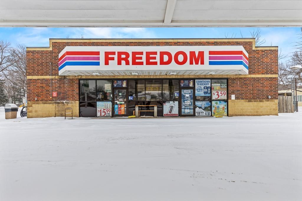 Photo of 304 E College Drive, Marshall, MN 56258 (MLS # 6824657)