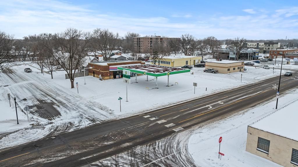 Photo of 304 E College Drive, Marshall, MN 56258 (MLS # 6824657)