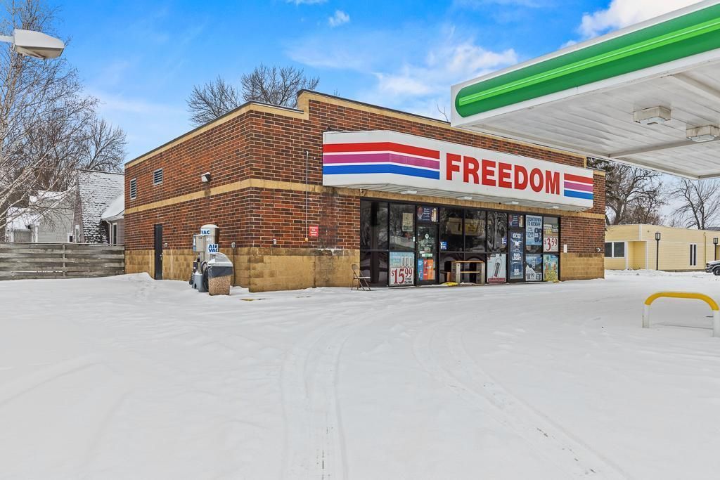 Photo of 304 E College Drive, Marshall, MN 56258 (MLS # 6824657)